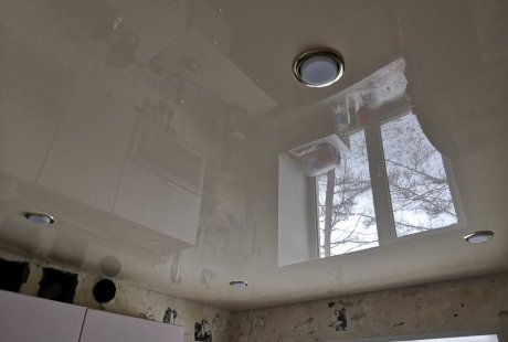 Натяжные потолки в квартиру